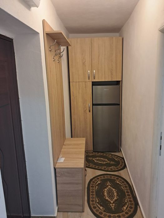 Inchiriez apartament.