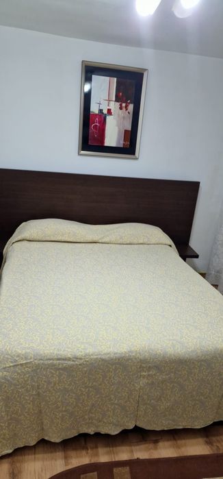 Închiriez apartament 4 camere  - Zona Confecții