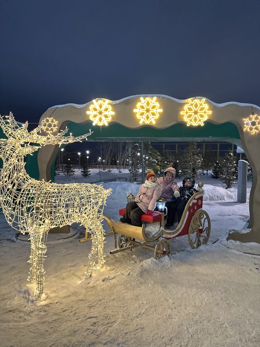 Кровать двухъярусная с диваном , шкафы.