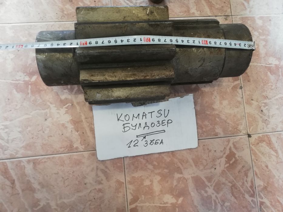 Продавам авточасти за булдозер комацу д150а и д155а