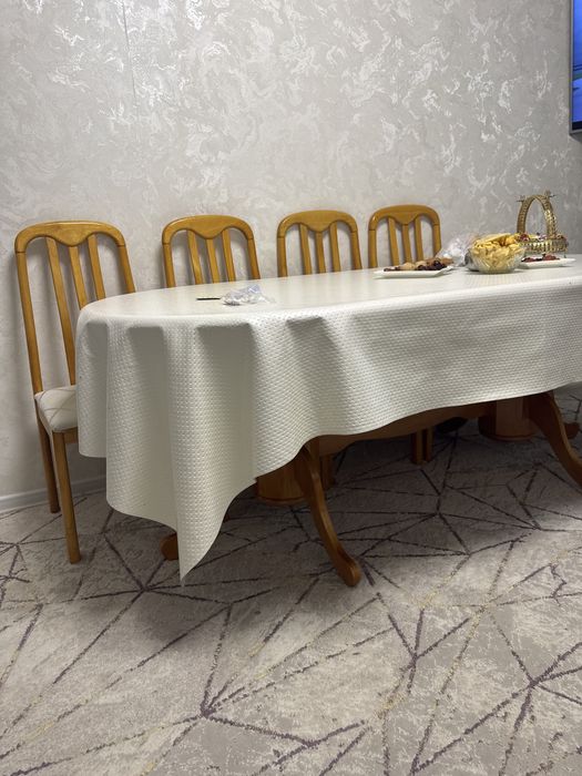 Стол и 8 стульев