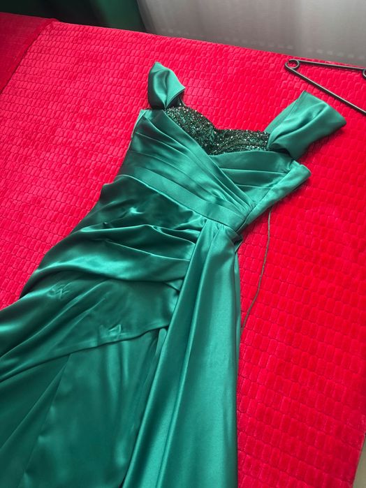 Rochie lunga verde smarald