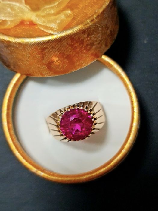 Золотое советское кольцо с рубином 583 пробы