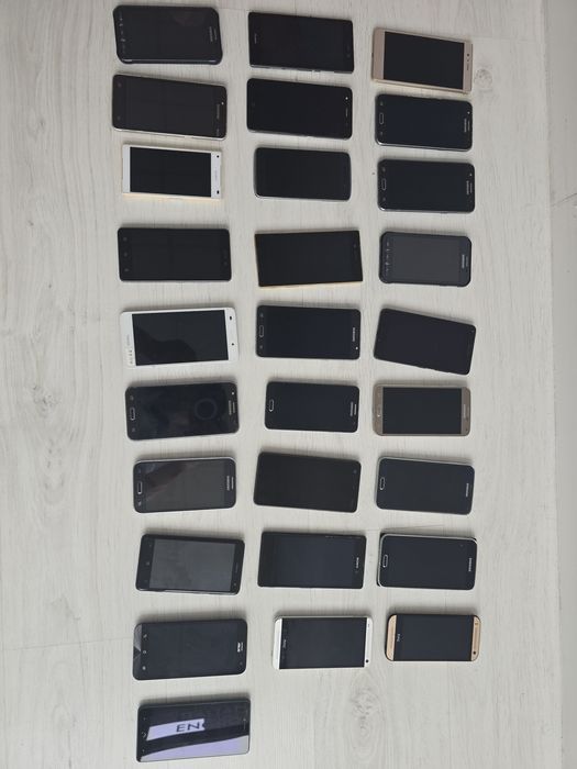 Smartphone-uri en-gros pentru piese, complete, fără defecte majore