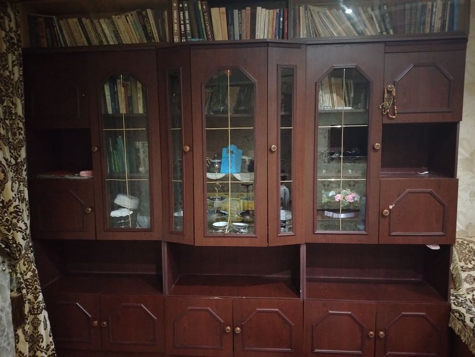 Mebel garnitur komplekt gostinni spalni