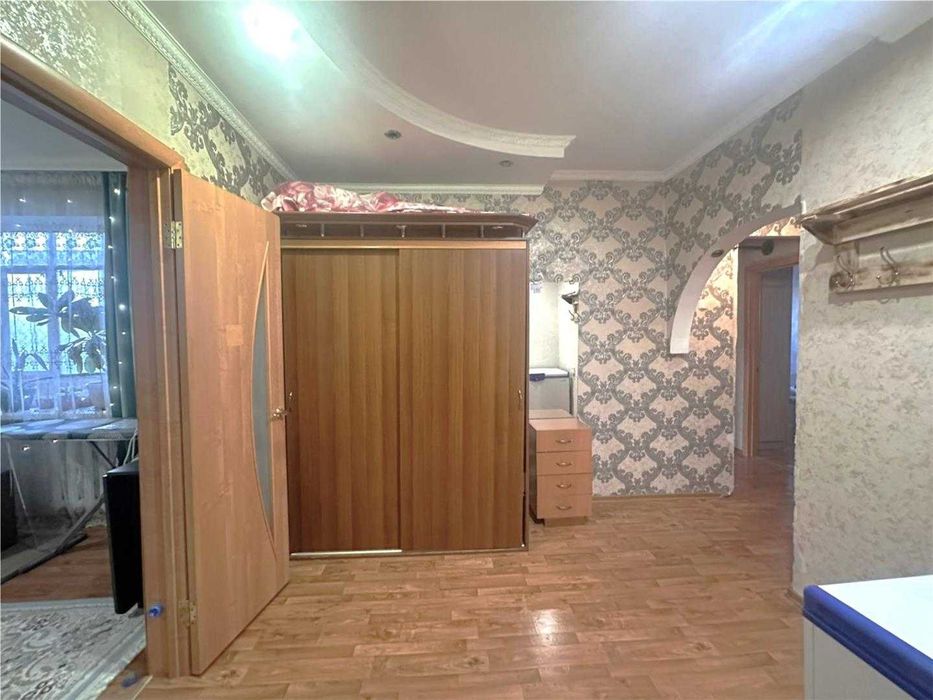 Продам 4-ком квартиру  Степной-1.