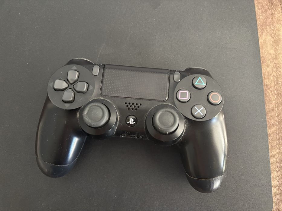 Ps4 1TB с 4 контролера и зареждаща станция +12 игри
