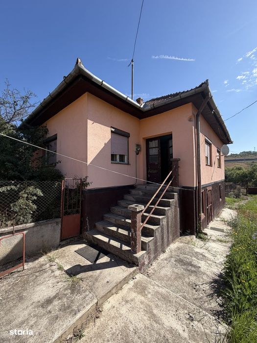 Vand casa cu 3 camere