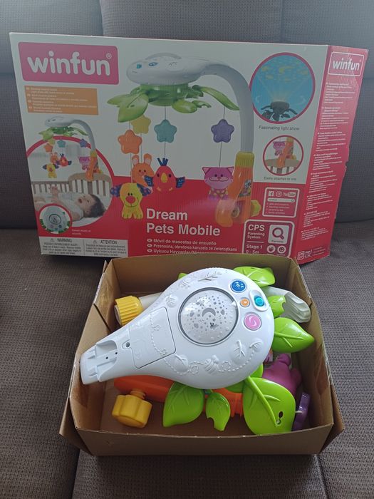 Музикална въртележка за кошара WinFun с лампа-прожектор и др. играчки