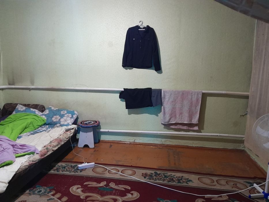 Сдам часть дома 2 комнатную. Печное отопление. Вода с калонки. Туалет