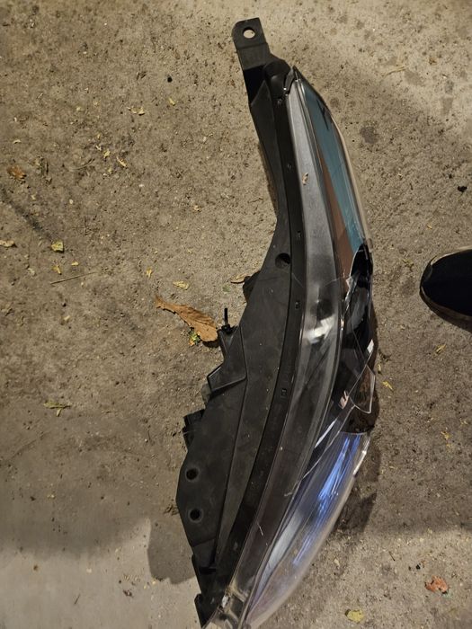 Продавам ляв фар за Kia ceed procees xceed счупе