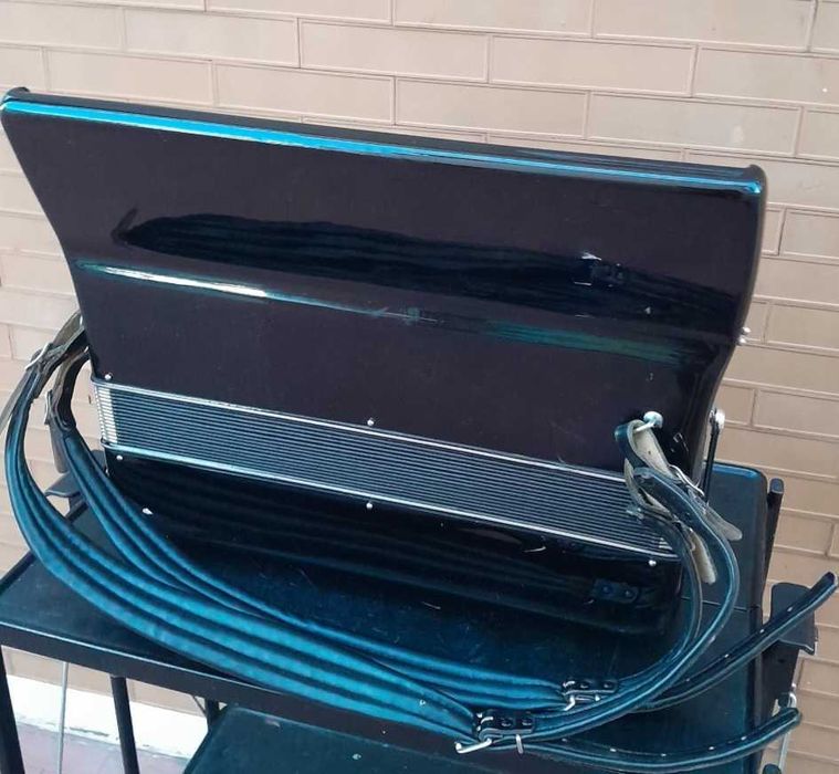 Vând acordeon Paolo Soprani 120 Basi