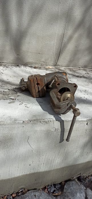 Тиски универсальные