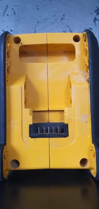 Vând boxă bluetooth DeWalt
