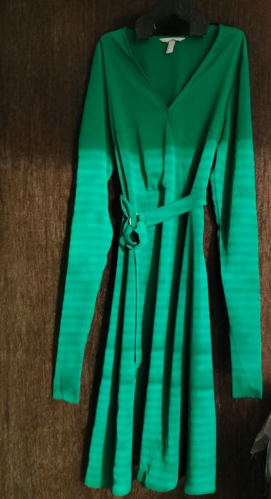 Официална нова рокля- цвят зелен, размер М