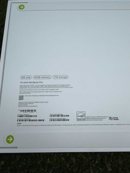 Чисто нов 14-инчов MacBook Pro с чип M5, 24GB RAM и 1TB SSD