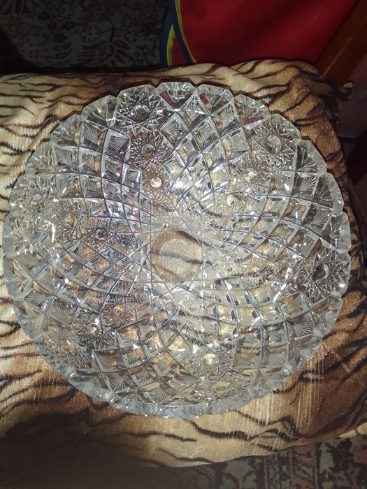 Продам хрустальную  фруктовница