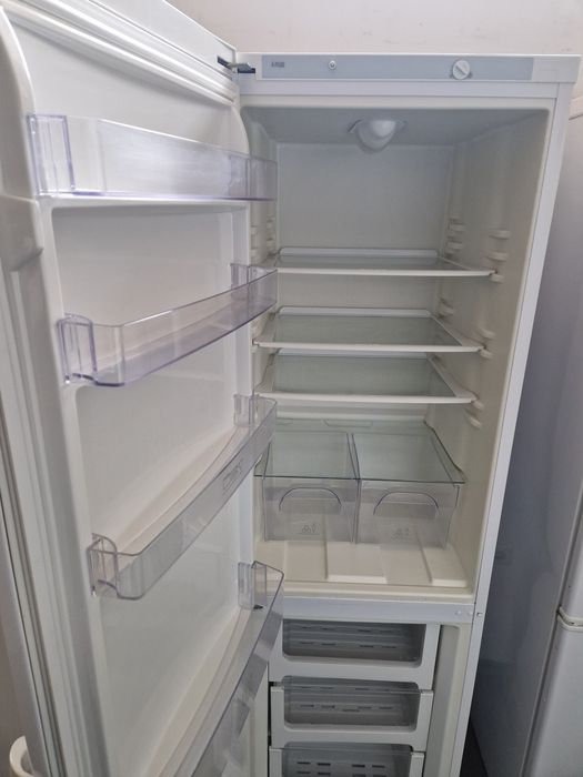 Хладилник с фризер Electrolux A+ 55 см широк