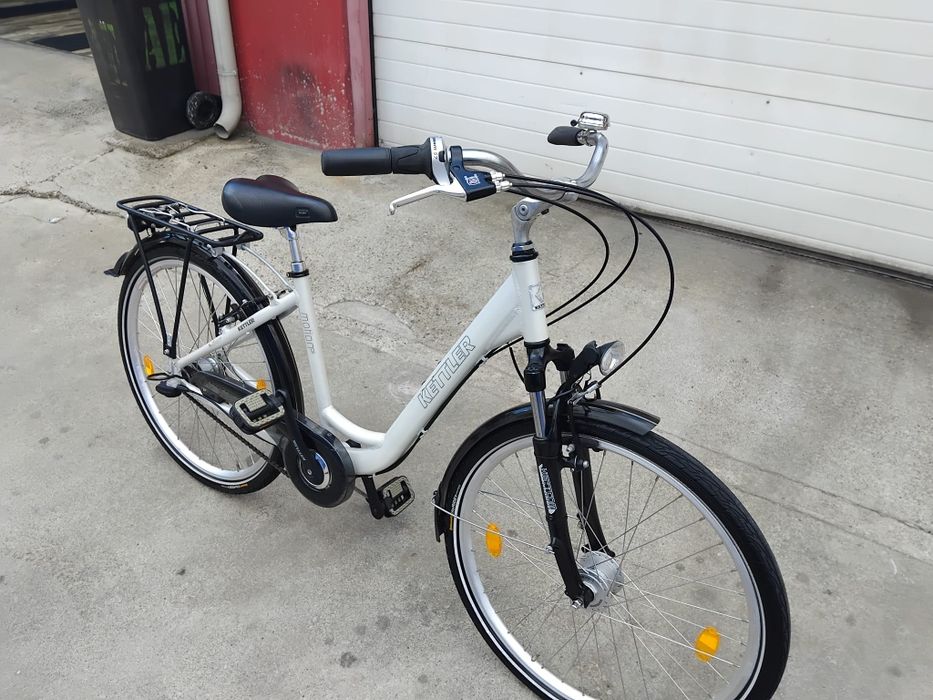 Vând bicicleta din aluminiu pentru damă