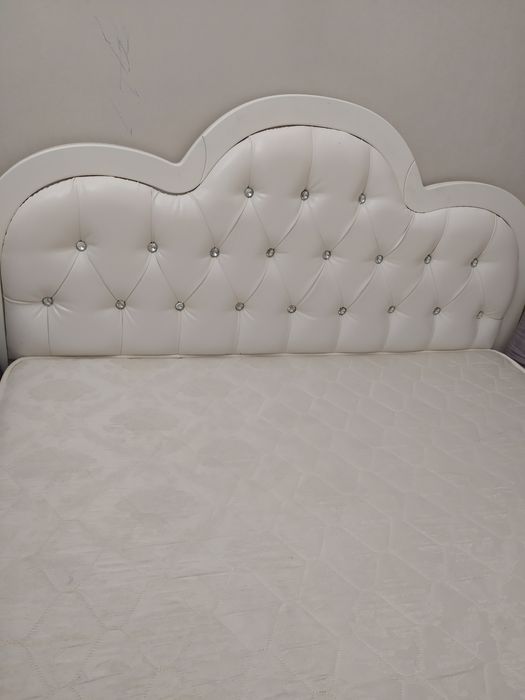 Продам кровать двухспальную