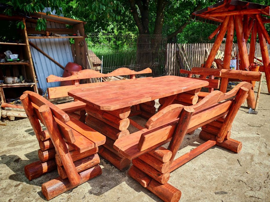 Vând mese cu scaune rustice