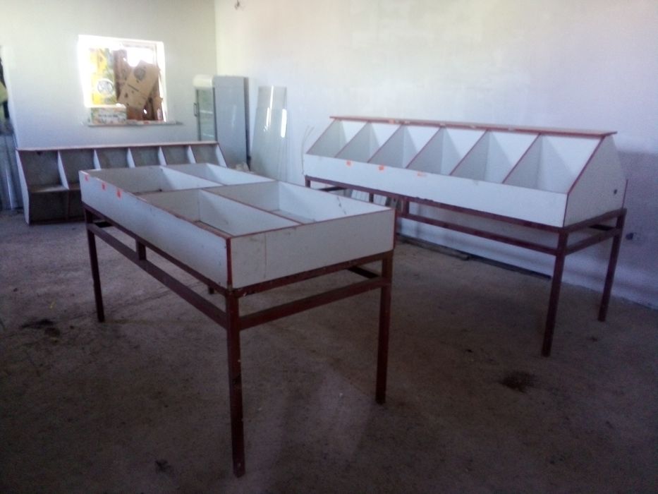 Полка, прилавок для овощей или