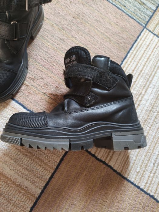 Продам зимние ботинки на мальчика 34р