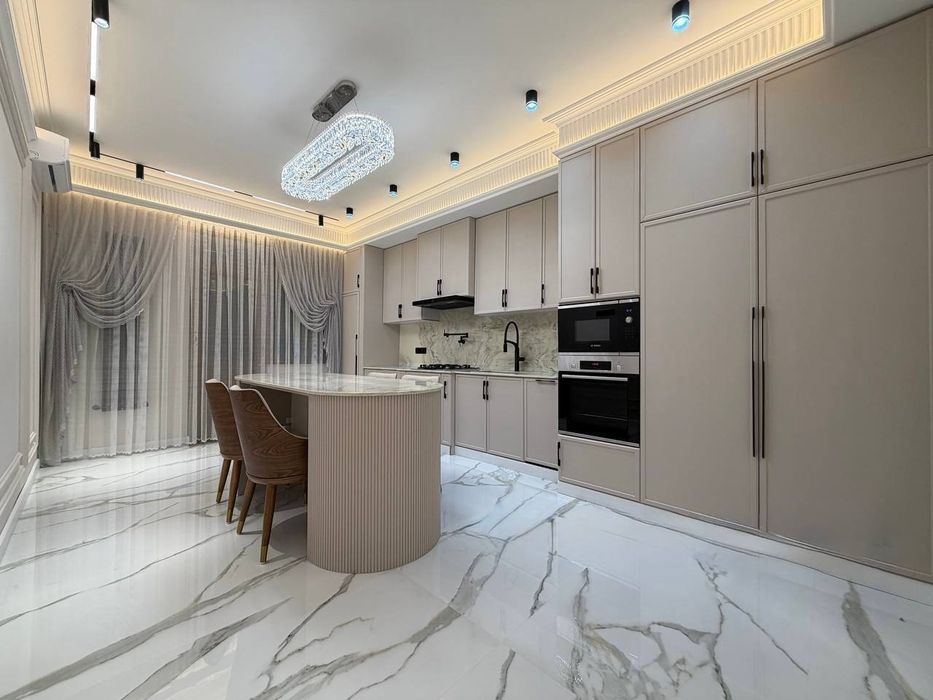 Продается 4х ком квартира в новостройке, ор-р: Ц-2 Basri Baba, 200м²