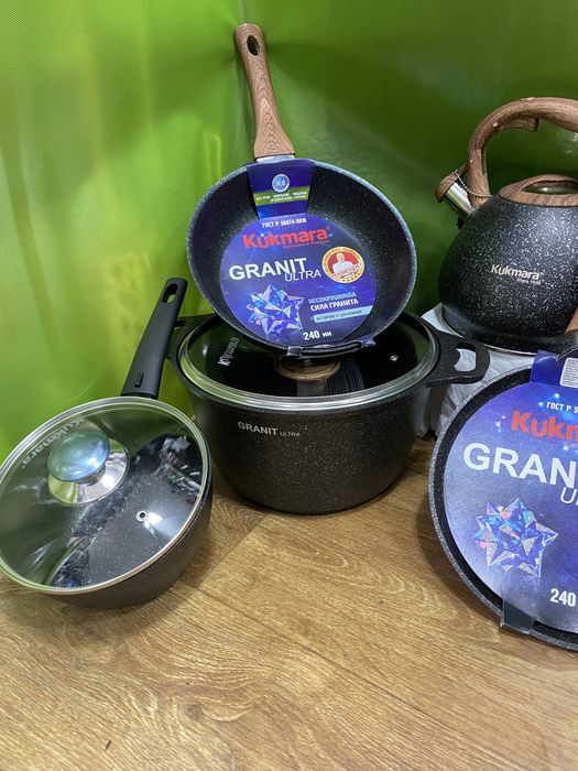 Juma bilan qoplangan tukli sargish