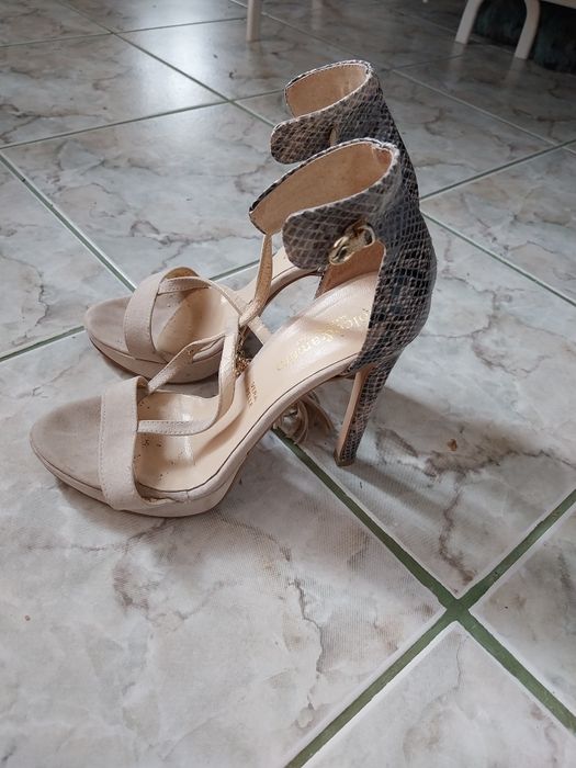 Sandale cu toc înalt marimea 37