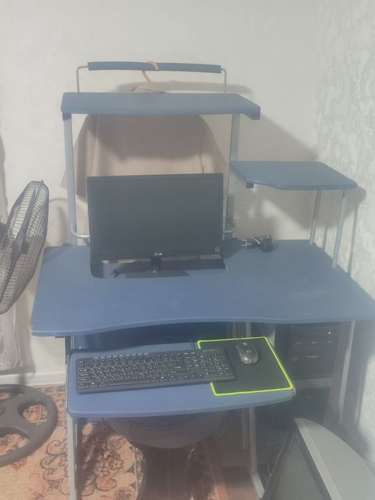 Kompyuter stoli bilan