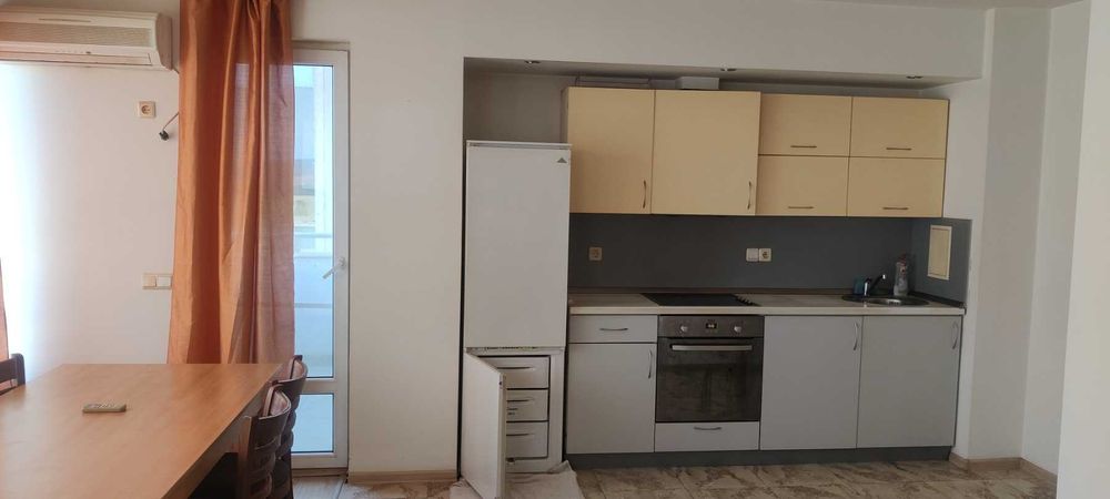 Продава се Тристаен апартамент в Бургас, Меден рудник - зона В - 86 кв.м за 1489 €/кв.м - Снимка #2