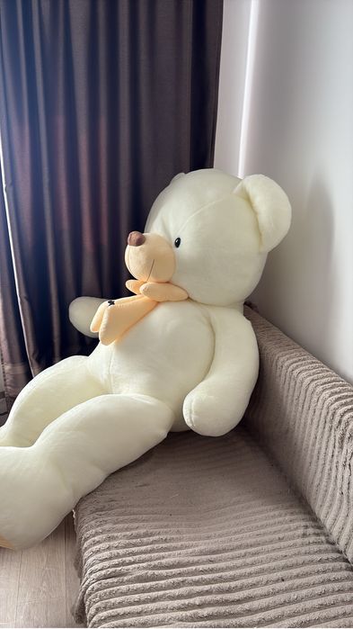 двухметровый белый мишка