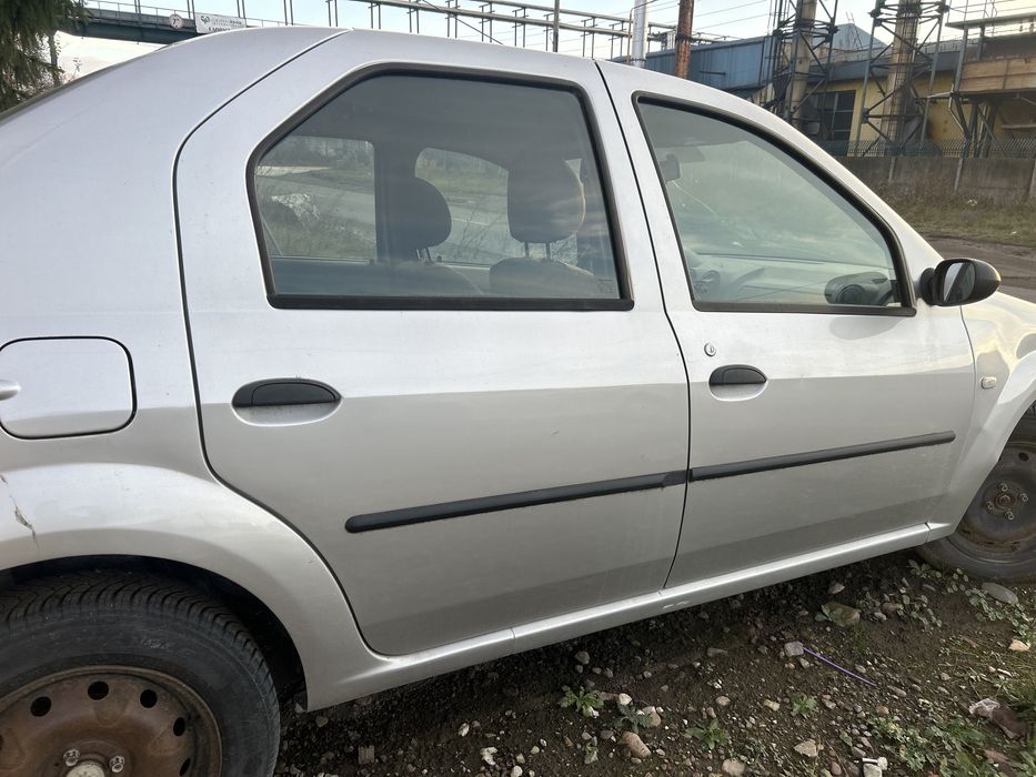 Usa laterala dreapta spate Dacia logan an 2008