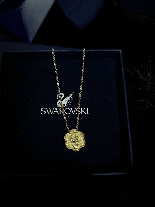 Гривни и колие swarovski