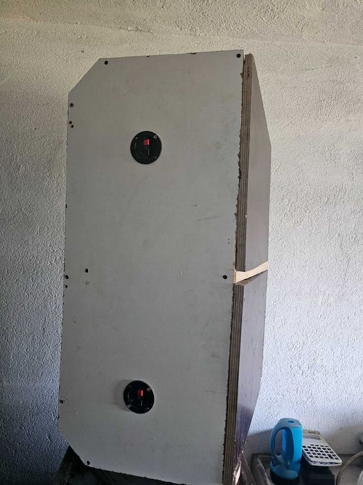 2 бр. 15" басови говорители – 150W, 8 Ohm + кутия подарък