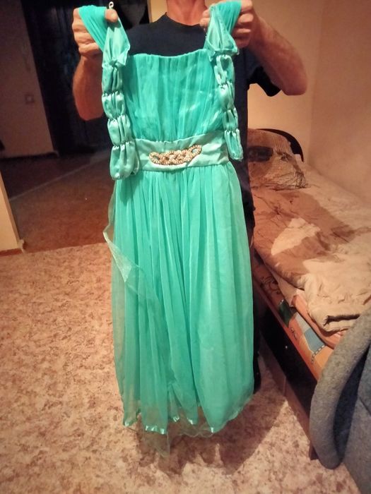 Срочно Продам платье на девочку 10 лет