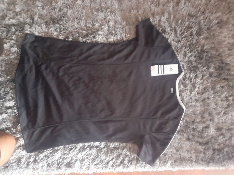 Vând tricou mărimea M