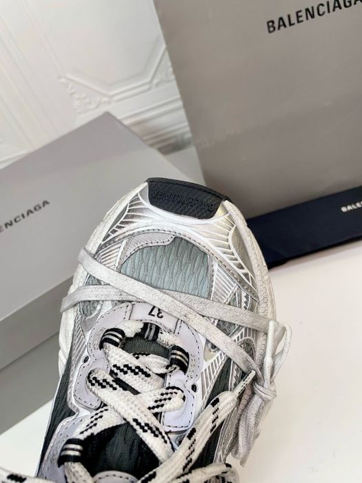 Продам кроссовки Balenciaga