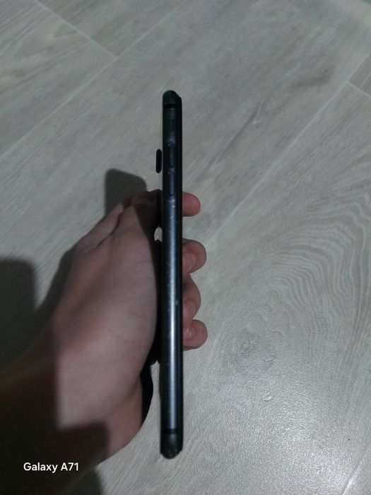 Продам айфон 8+ идеал