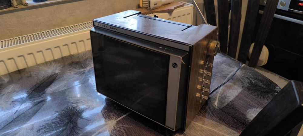 Телевизор Loewe Opta P500, преносим телевизор, музейна винтидж версия.