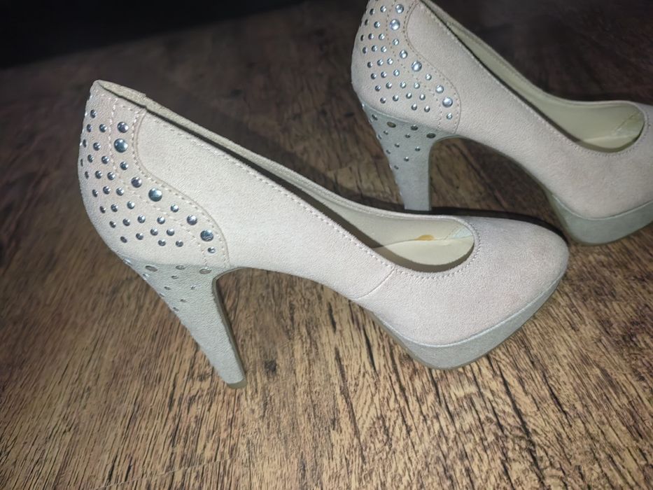 Дамски обувки с ток