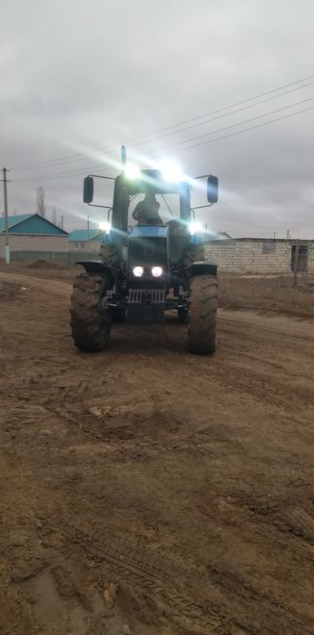 Трактор МТЗ-1221