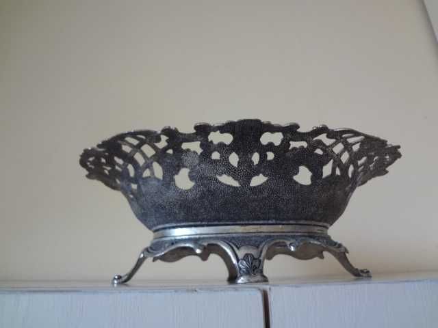 Орнаментална сребриста купа от Виена