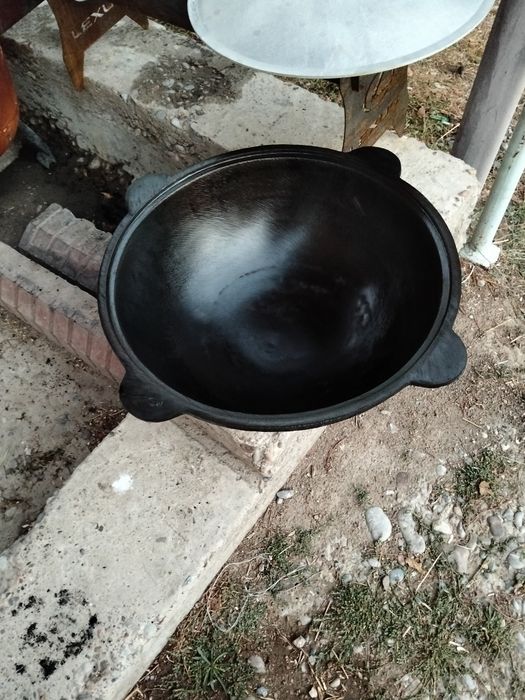 Продам чугунный казан