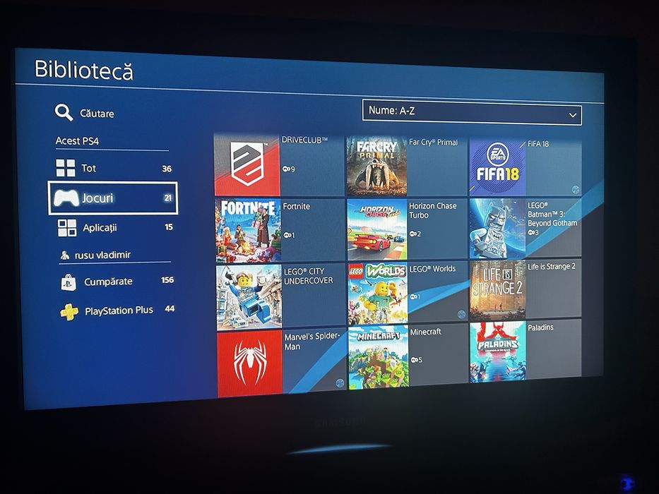 playstation 4 slim cu 2 manete