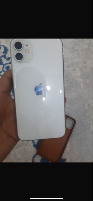 Продам Айфон 11 белый 128 память