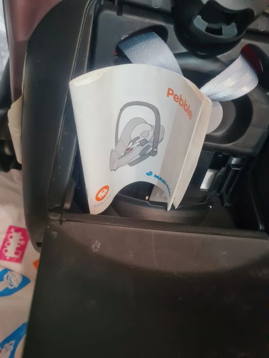 Maxi Cosi Pebble с база за автомобил