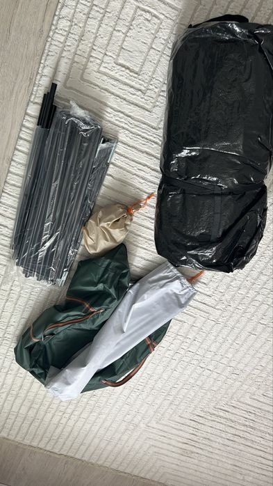 Продам палатку на 4-8 человек