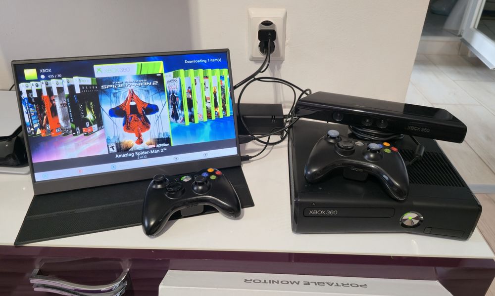 Xbox360 modat, monitor portabil
